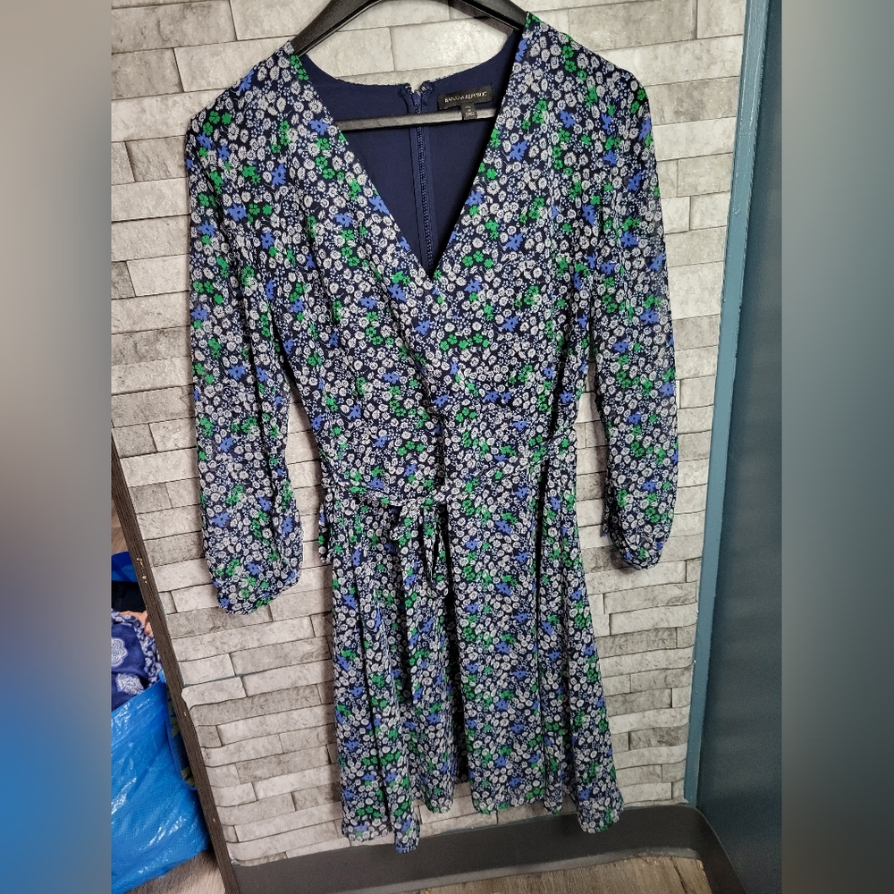 Banana Republic Size‎ 8 Tall faux wrap floral dress